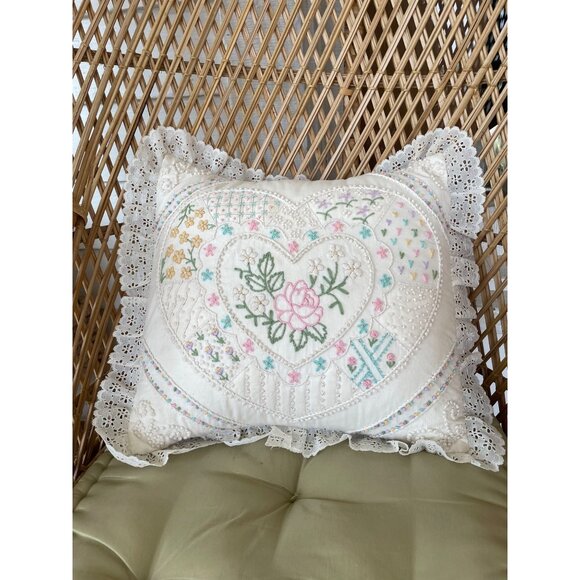 Vintage 1970s Embroidered Candle Wicking Heart Rose Accent pillow 14x14 - Picture 1 of 16